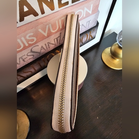 Kate Spade Metallic Rose Gold Zipe Around Wallet - Picture 8 of 10